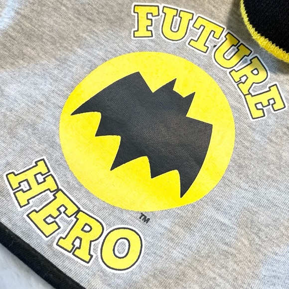 NWT Baby 2PC Batman FUTURE HERO Bib and Bootie Set - Picture 3 of 5